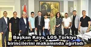 Başkan Kaya, LGS Türkiye birincilerini makamında ağırladı
