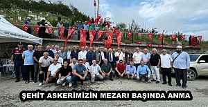 ŞEHİT ASKERİMİZİN MEZARI BAŞINDA ANMA