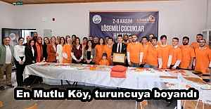 En Mutlu Köy, turuncuya boyandı