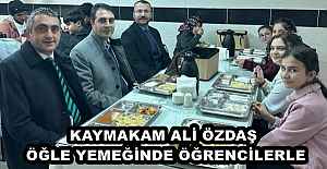 KAYMAKAM ALİ ÖZDAŞ ÖĞLE YEMEĞİNDE ÖĞRENCİLERLE